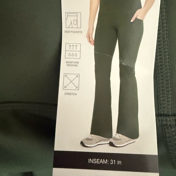 ⭐️ Firm Price ⭐️ NWT Flare Legging in Green Medium - Picture 2 of 5